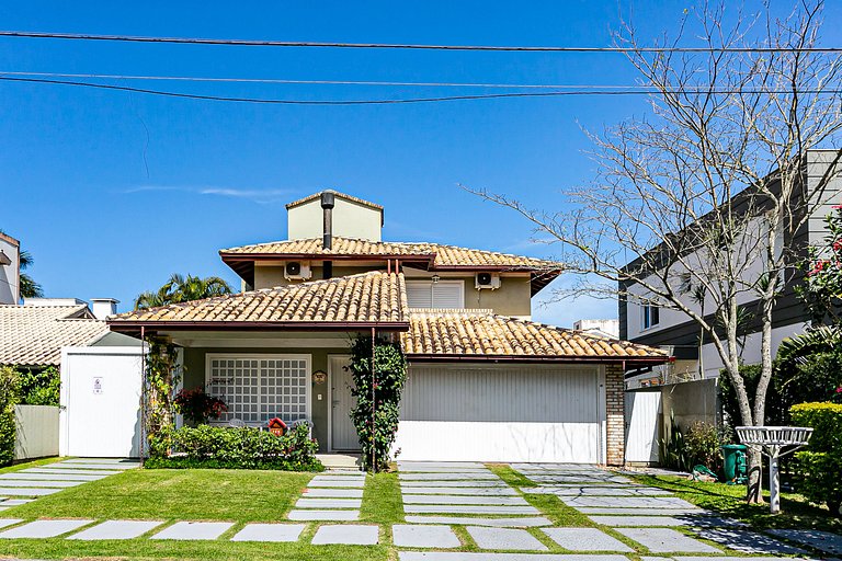 Casa sofisticada para famílias em Jurerê RCU105