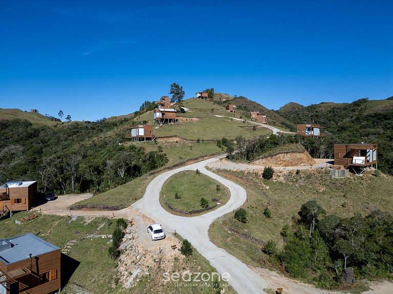 Linda cabana com jacuzzi na montanha VST013