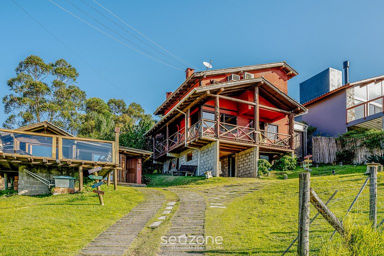 Linda casa c/ piscina em meio a natureza EGF000